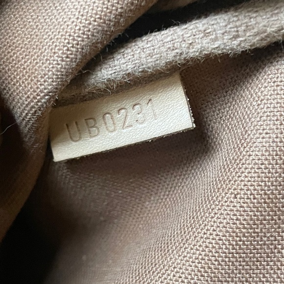 Louis Vuitton Monogram Mini Pochette 🩷 - Picture 10 of 12